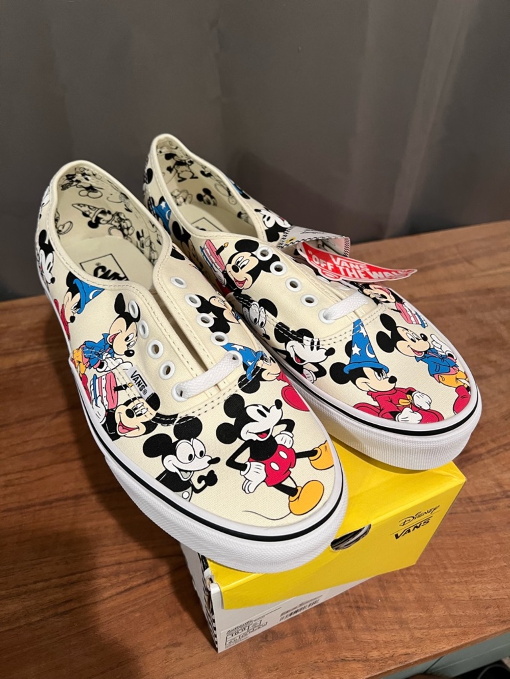 Vans Classic Slip-On Sneakers in Cream Mickey Mouse Print Disney collab NIB